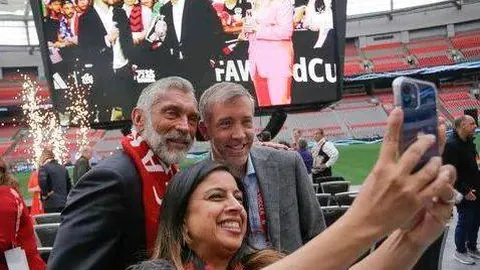 利物浦传奇滑铁卢：1953-54赛季惊心动魄的15场不胜危机，如今12战仅1胜，降级阴影再度笼罩！