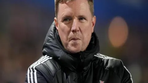 2025英超名人堂：传奇教练弗格森与温格携手荣耀，谱写足球佳话